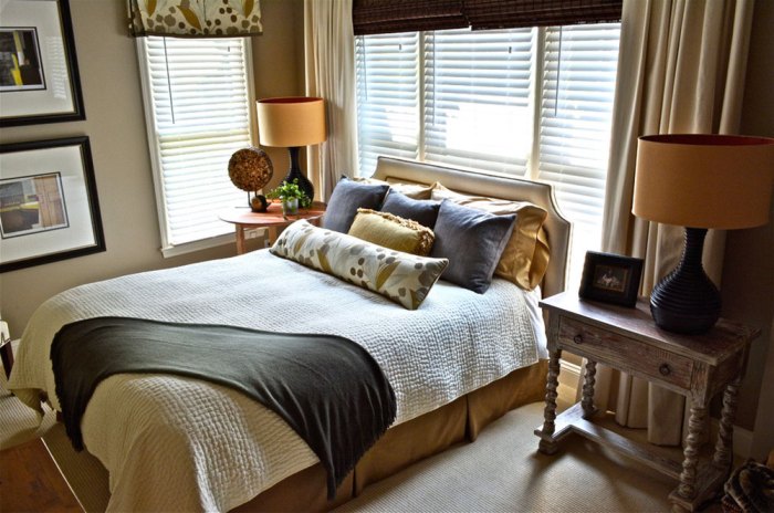 Small bedroom design with queen bed