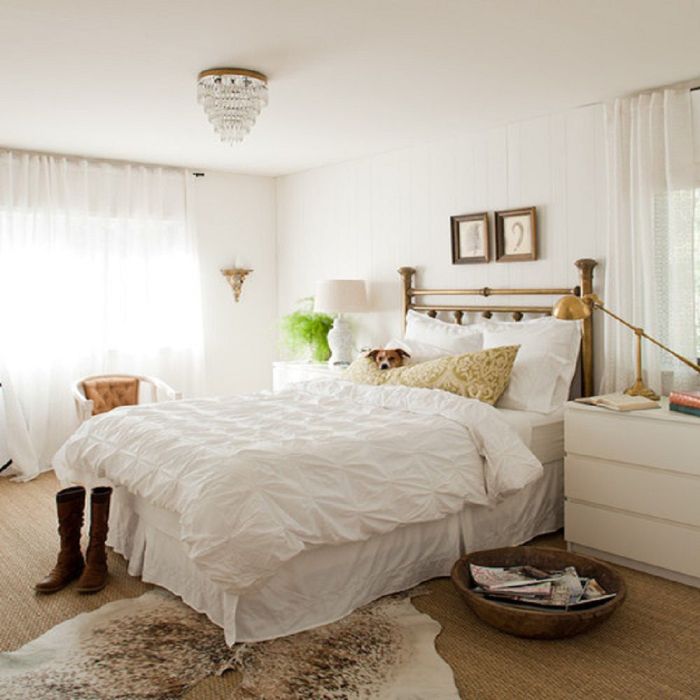 White wall bedroom design