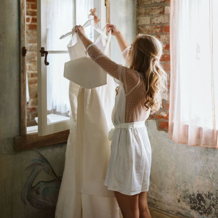 What does the average wedding dress cost