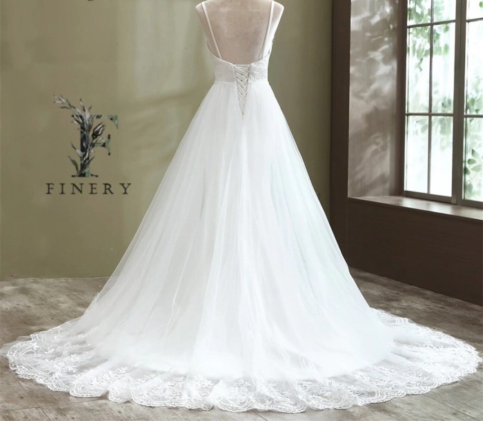 Wedding dresses with detachable trains