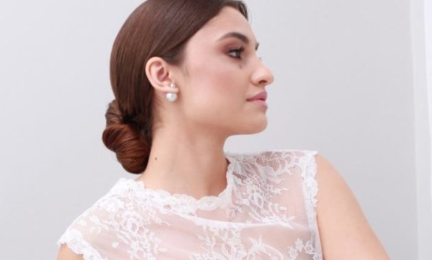 Wedding Hair for High Neck Dress Styles & Tips