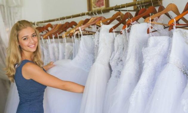 Whats the Average Cost of a Wedding Dress?