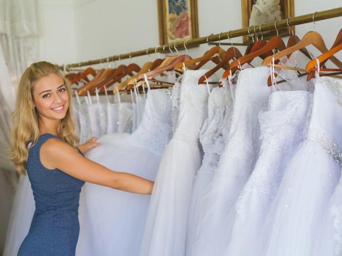 Whats the average cost of a wedding dress